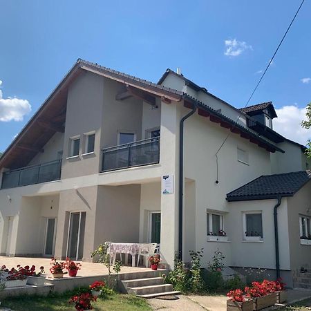 Bed and Breakfast Monostor Panzió Komárom Esterno foto