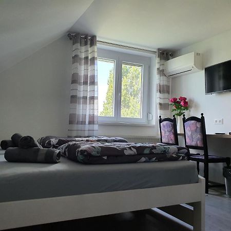 Bed and Breakfast Monostor Panzió Komárom Esterno foto