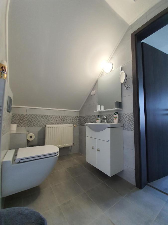 Bed and Breakfast Monostor Panzió Komárom Esterno foto